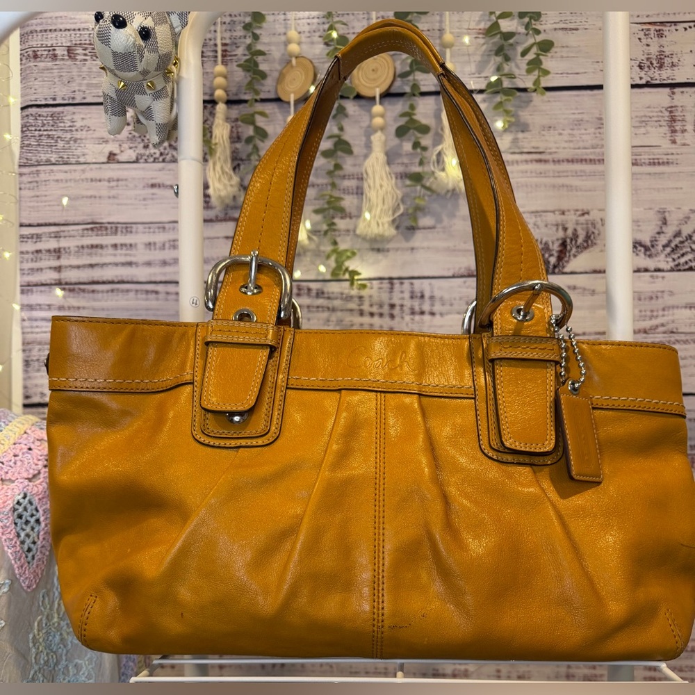 Coach Vintage HOST PICK 🎉🎉🎉🎉”2010”Soho Hampton Mustard Leather Shoulder Bag